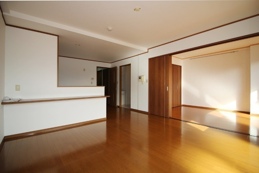 居室・リビング　広々としたリビング