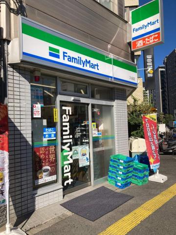 コンビニ　ファミリーマート（コンビニ）まで612m