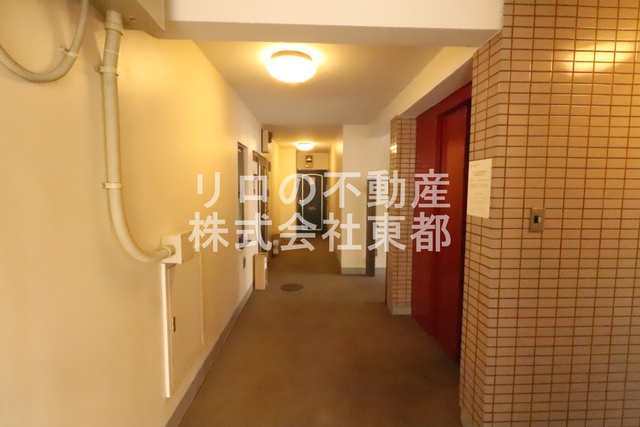 その他共有部分　雨が入り込みにくい共用廊下です☆