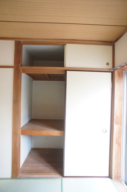 収納　押入れタイプはお荷物が多い方も安心の収納力です☆