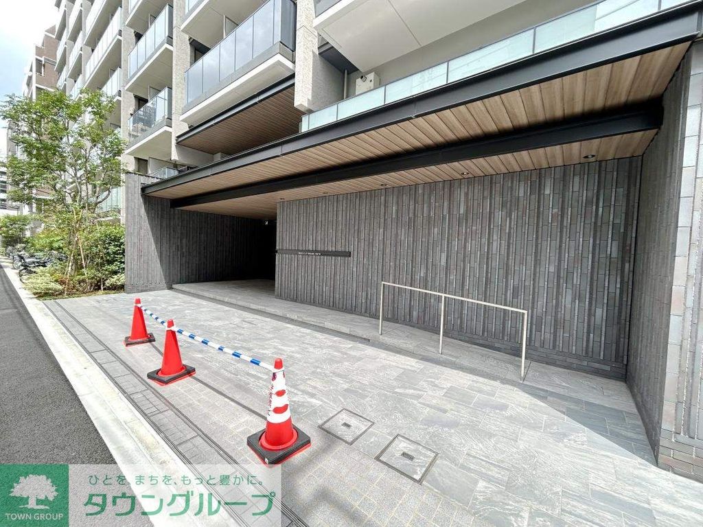エントランス　駐車場