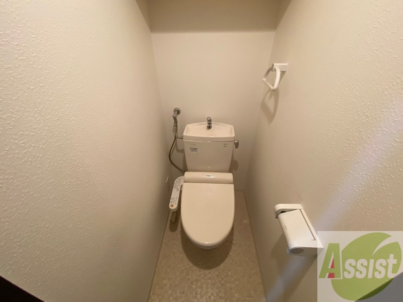 トイレ　ウォシュレット機能がついたトイレです。安心して使用できます。