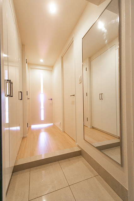 玄関　※写真は同タイプ住戸です。