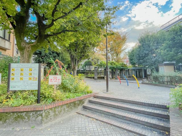 公園　新宿区立中町公園（公園）まで33m