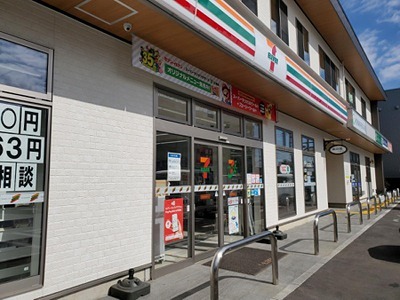コンビニ　セブンイレブン 草加新田駅東口店（コンビニ）まで663m