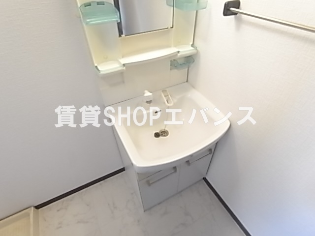 洗面設備　独立洗面台、朝の身支度には欠かせません