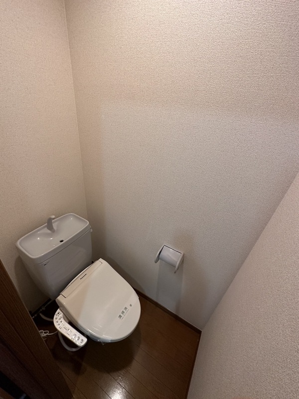 トイレ　※別号室参考写真です