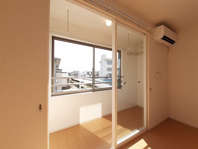 その他部屋・スペース　サンルーム。雨の日や冬でも安心して洗濯物が干せます！