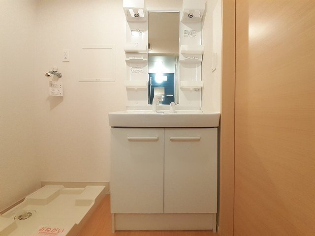 洗面設備　スペースが確保できる洗面所です