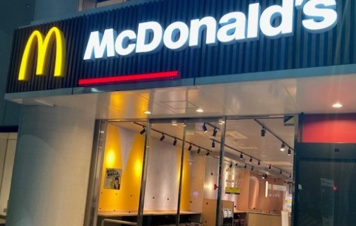 飲食店　マクドナルド金山店（飲食店）まで90m