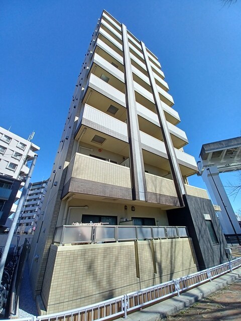 建物外観　９階建ての賃貸マンション