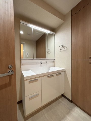 洗面設備　※同物件別住戸の写真を参考に掲載しております。