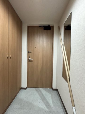 玄関　※同物件別住戸の写真を参考に掲載しております。