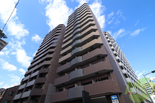 建物外観　タイル張りとっても綺麗なマンションです