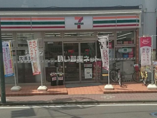 コンビニ　セブンイレブンみのり台駅前店（コンビニ）まで585m