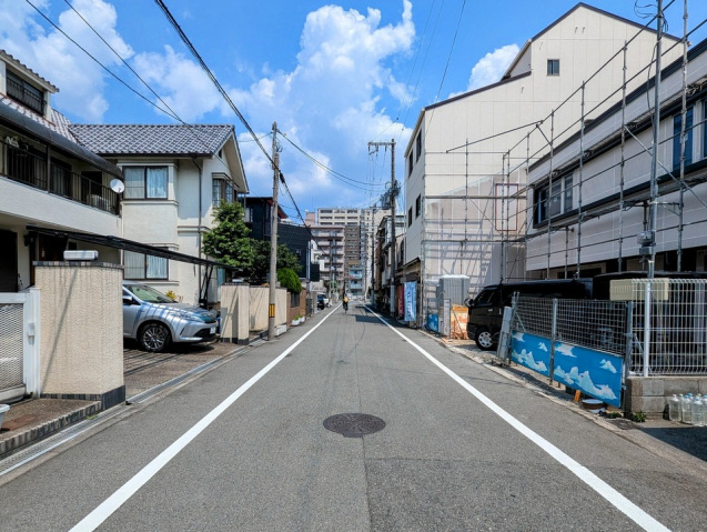 建物外観　前面道路