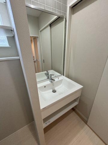 洗面設備　※写真は206号室です。 反転タイプです。
