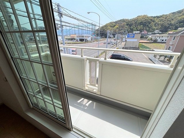 バルコニー　お洗濯にも便利なバルコニー付き