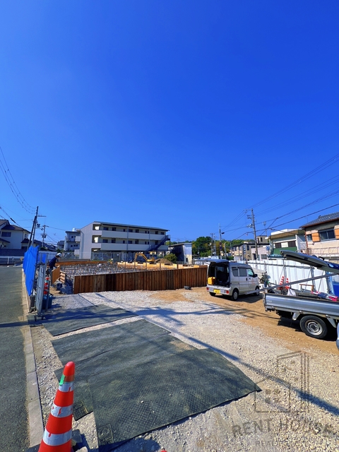 駐車場　外観（建設中）