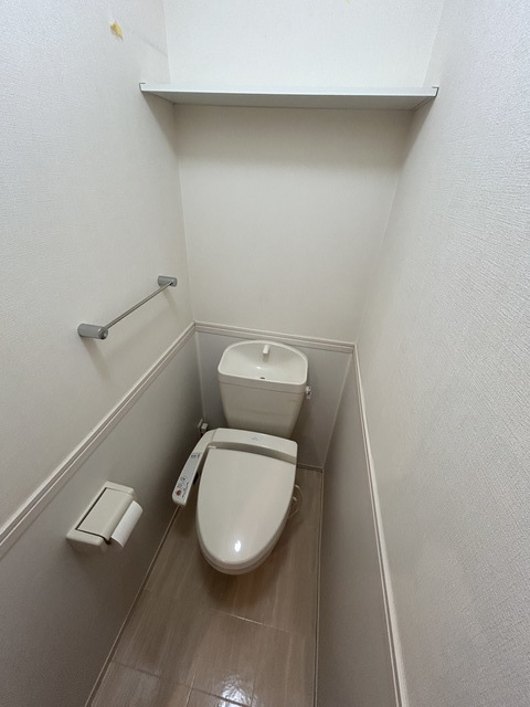 トイレ　※写真は同タイプ別部屋のものです。