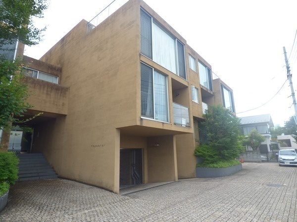 建物外観　オートロック完備
