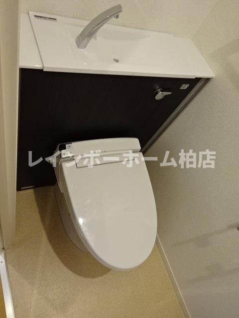 トイレ　温水洗浄便座です