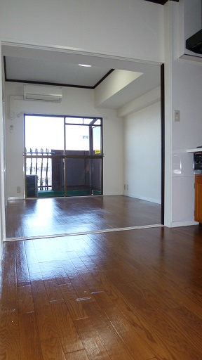 居室・リビング　別部屋の10Fの室内写真（参考写真）になります。