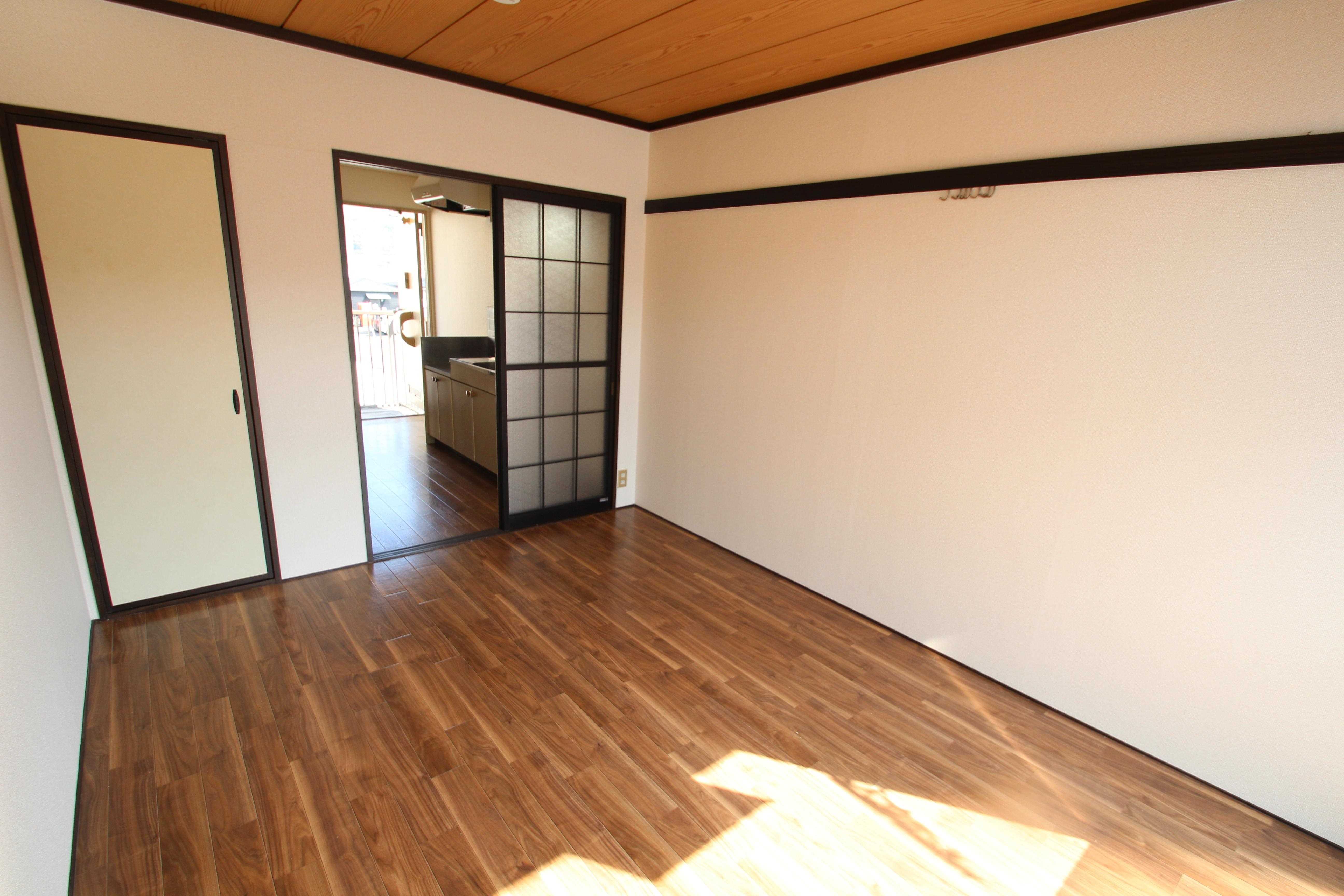 居室・リビング　日当たり良好な6帖の洋室です。