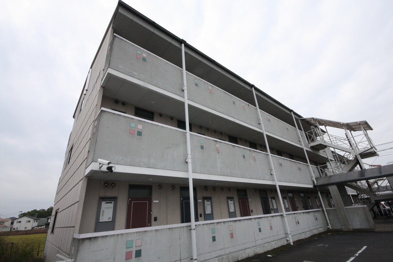 【高松市春日町のマンションの建物外観】