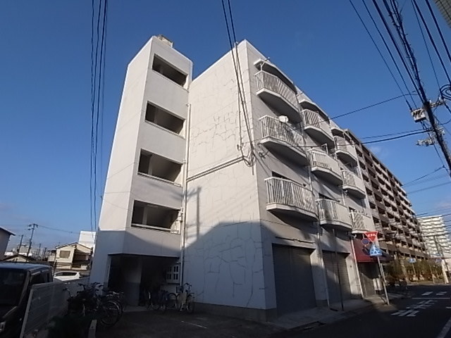 尼崎市東難波町のマンションの建物外観