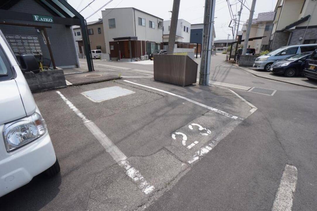 駐車場　駐車場