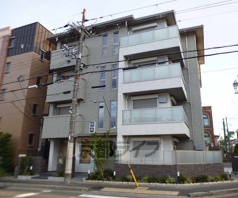 京都市北区上賀茂松本町のマンションの建物外観