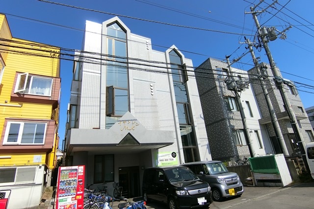 江別市文京台東町のマンションの建物外観