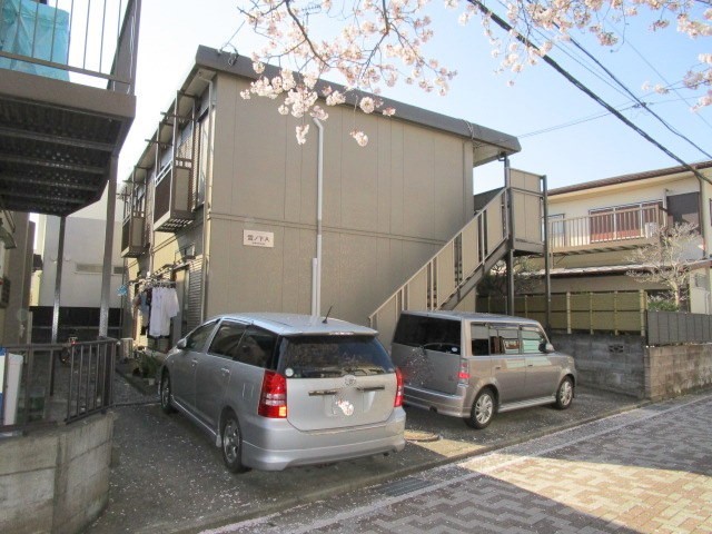 鎌倉市雪ノ下のアパートの建物外観