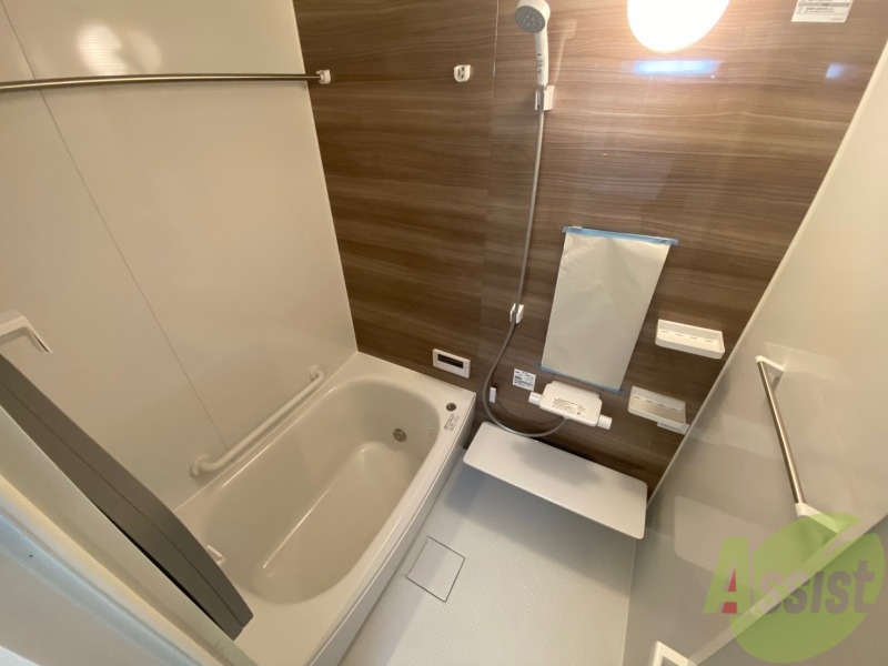 バス・シャワールーム　お風呂になります。一日の疲れを癒してくださいね。