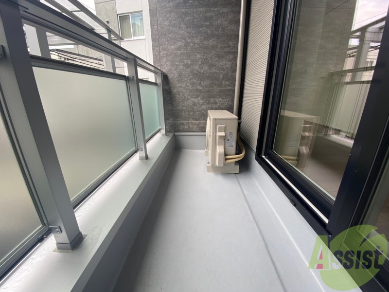 バルコニー　バルコニーは幅があり、広い印象を受けました。