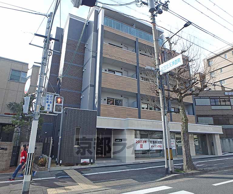 京都市北区衣笠北天神森町のマンションの建物外観