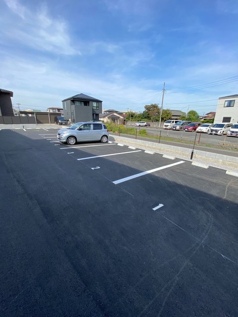 【新座市野寺のマンションの駐車場】