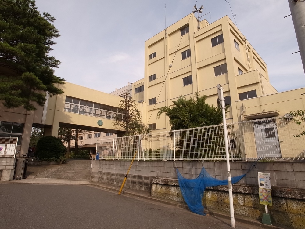 【沖ノ根ニューハイツの小学校】