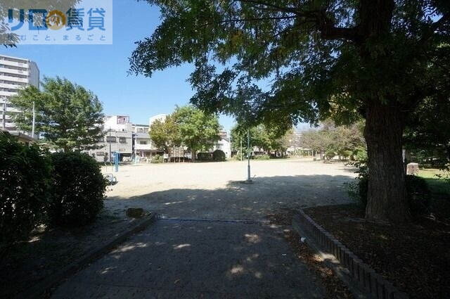 【大阪市東淀川区下新庄のアパートの公園】