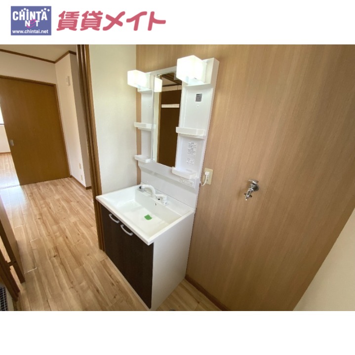 【津市高茶屋のアパートの洗面設備】