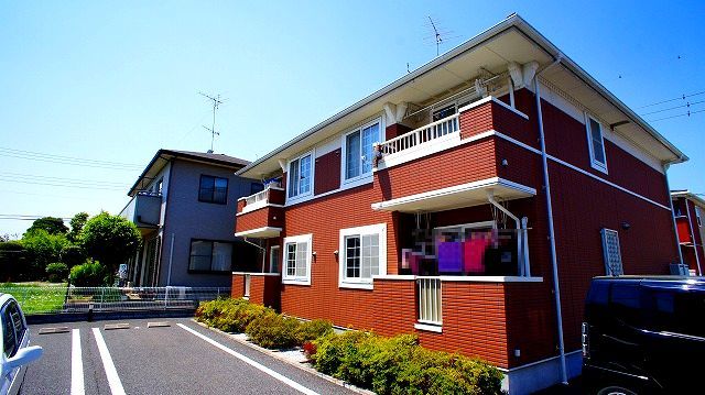 比企郡滑川町月の輪のアパートの建物外観