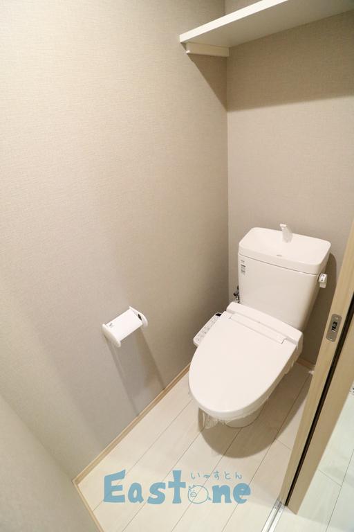 トイレ　温水洗浄便座付きの落ち着いた空間