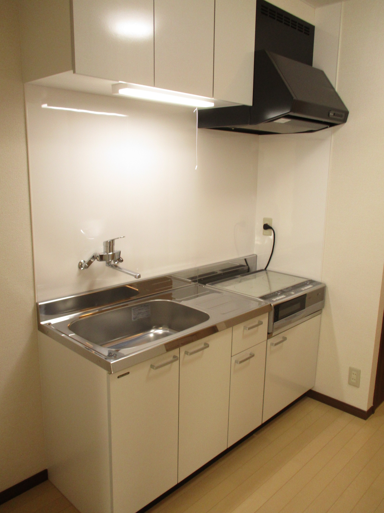 キッチン　２０２１年３月完成！敷礼０！オール電化・独立洗面・ＩＨ２口