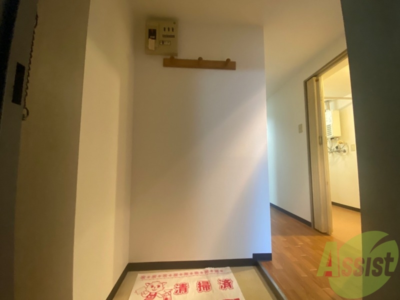 玄関　玄関です。ご覧の通り広々としていますね。