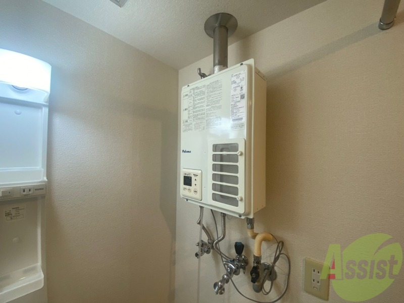 その他設備　給湯器は簡単操作で温度調整ができますよ。