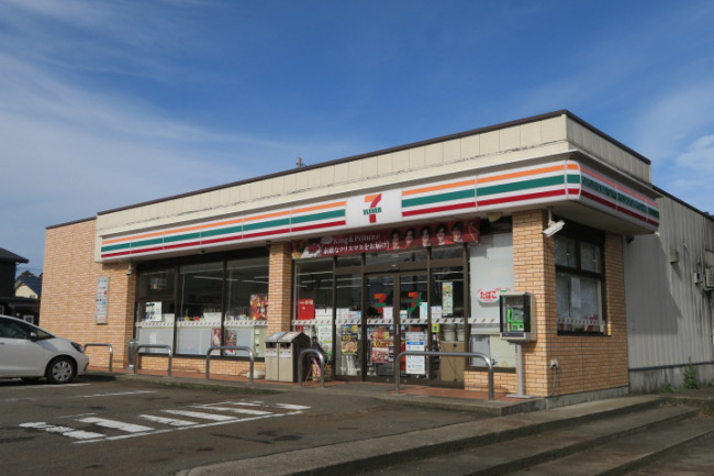 コンビニ　セブンイレブン 上越子安店（コンビニ）まで352m