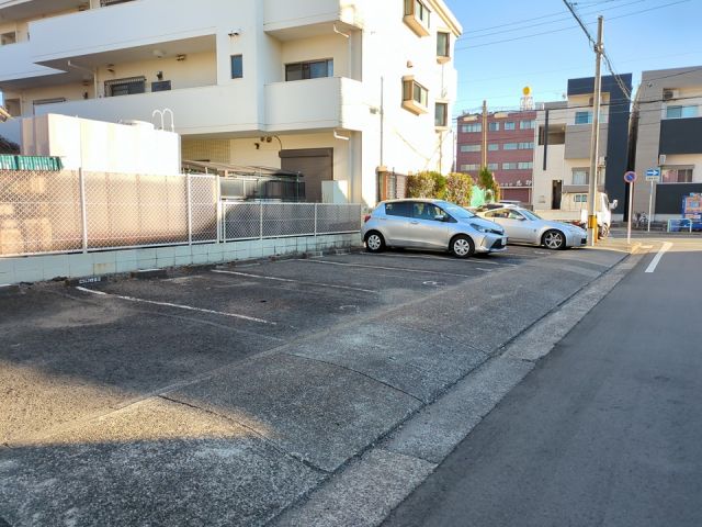 【名古屋市中川区山王のマンションの駐車場】