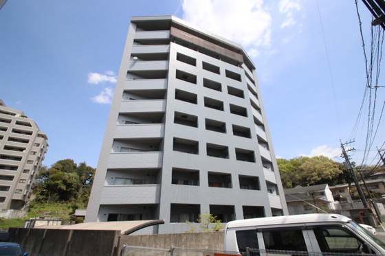 【広島市東区牛田新町のマンションの建物外観】