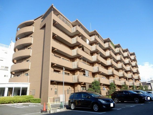 八尾市久宝園のマンションの建物外観